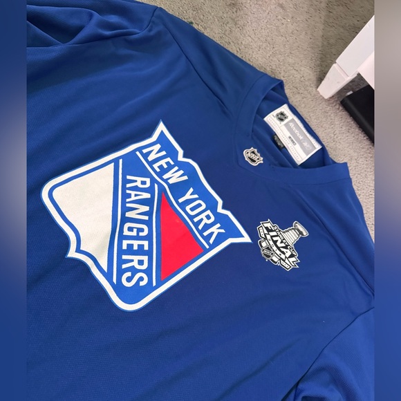 Men’s Reebok New York Rangers Jersey with 2014 Stanley Cup Patch Size L 💙❣️ - Picture 9 of 11